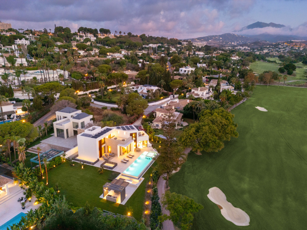 Villa – Chalet — Nueva Andalucía