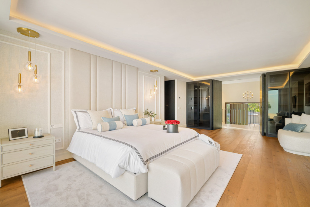 Villa – Chalet — Nueva Andalucía