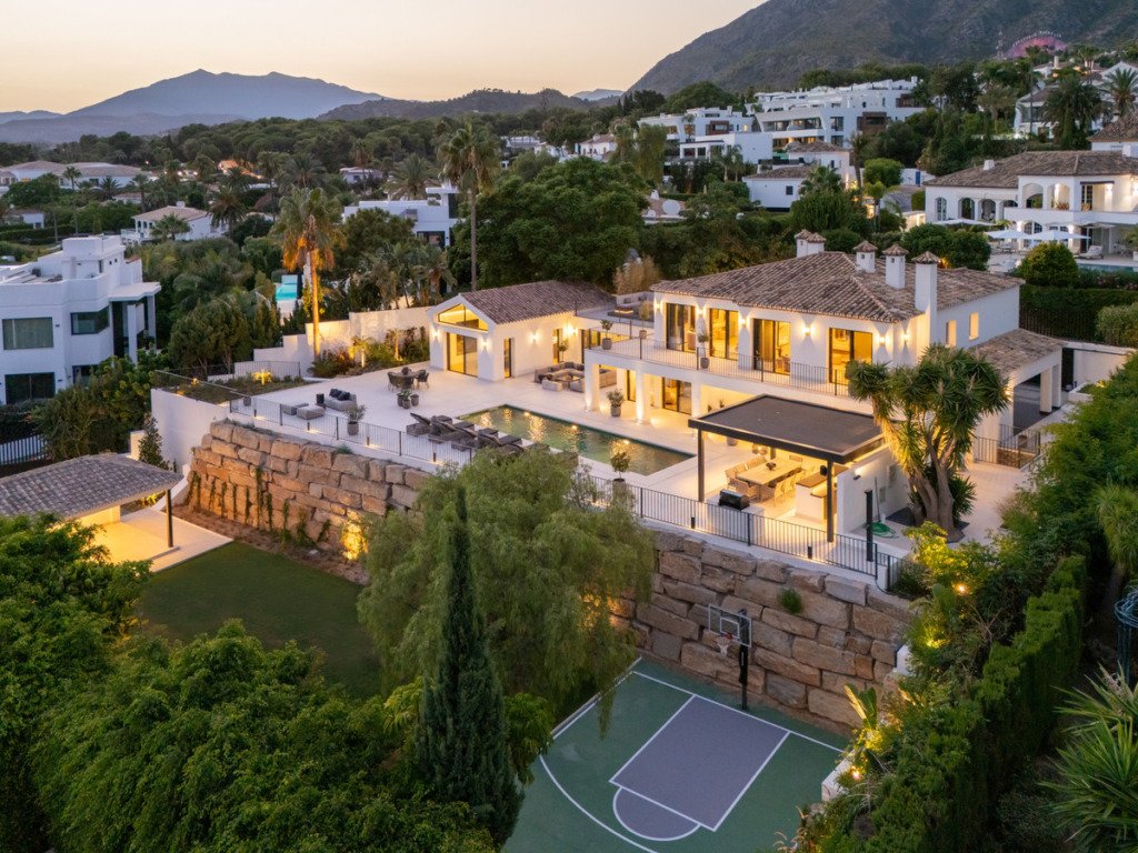 Detached Villa — The Golden Mile