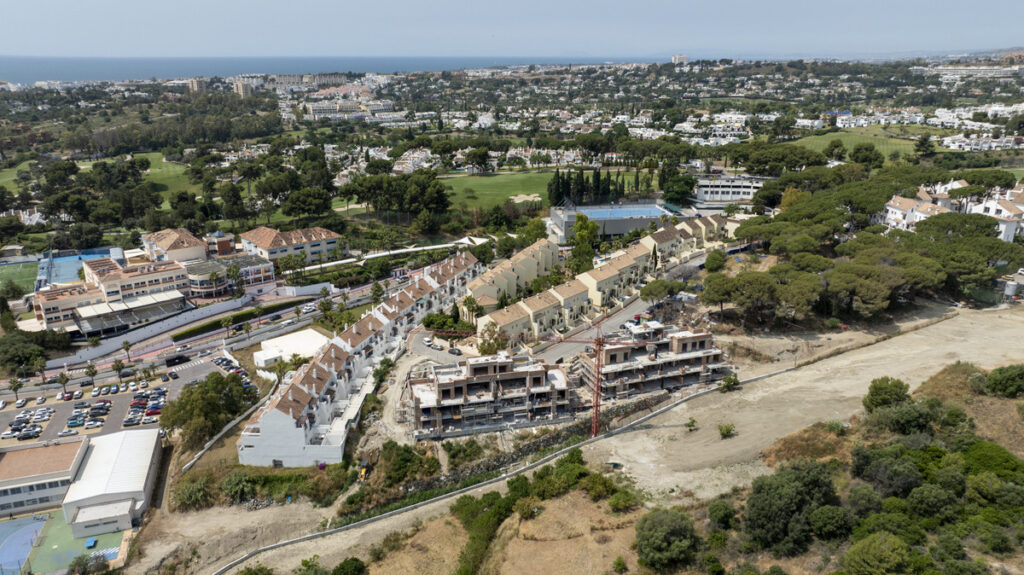 Апартамент средний этаж — Marbella