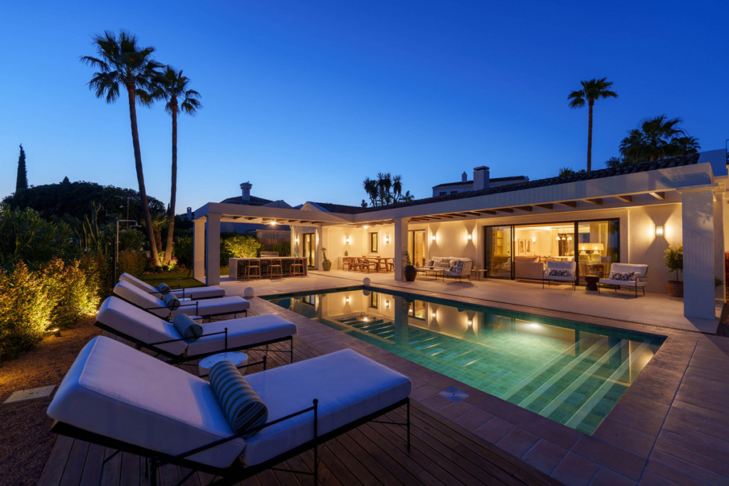 Villa – Chalet — Nueva Andalucía
