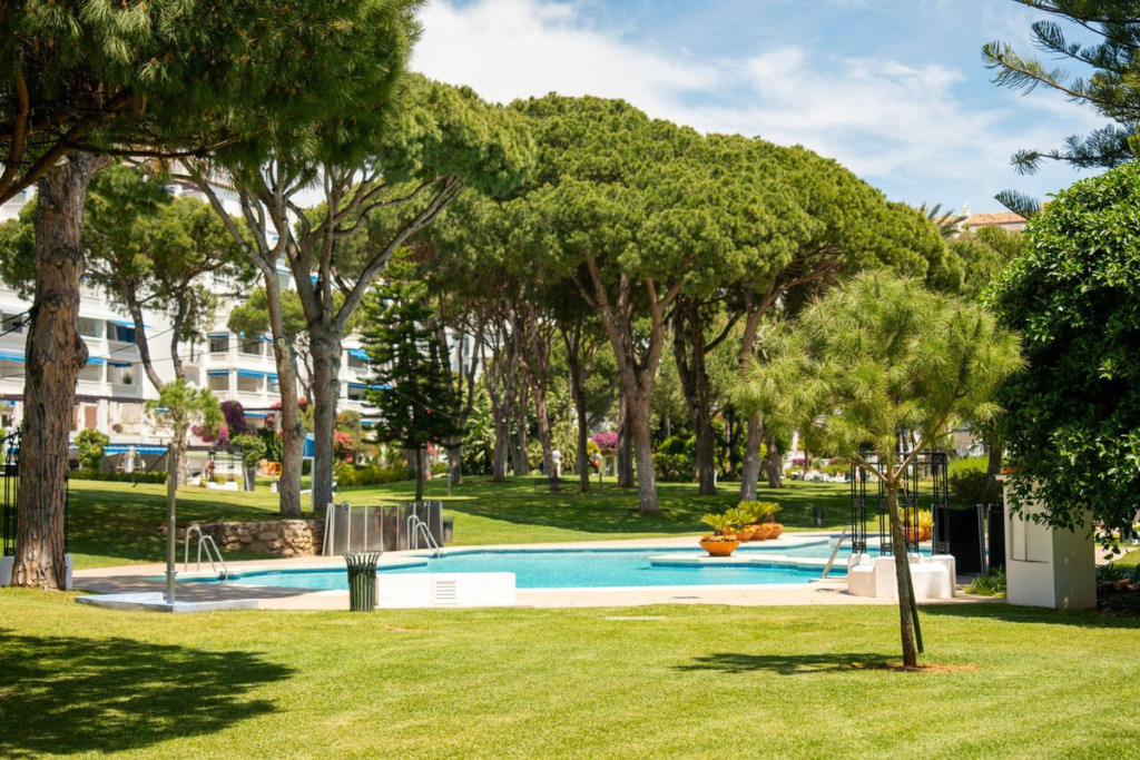 Апартамент средний этаж — Puerto Banús