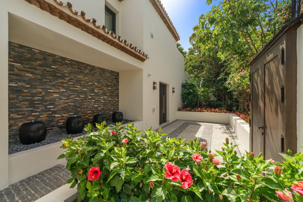 Detached Villa — The Golden Mile