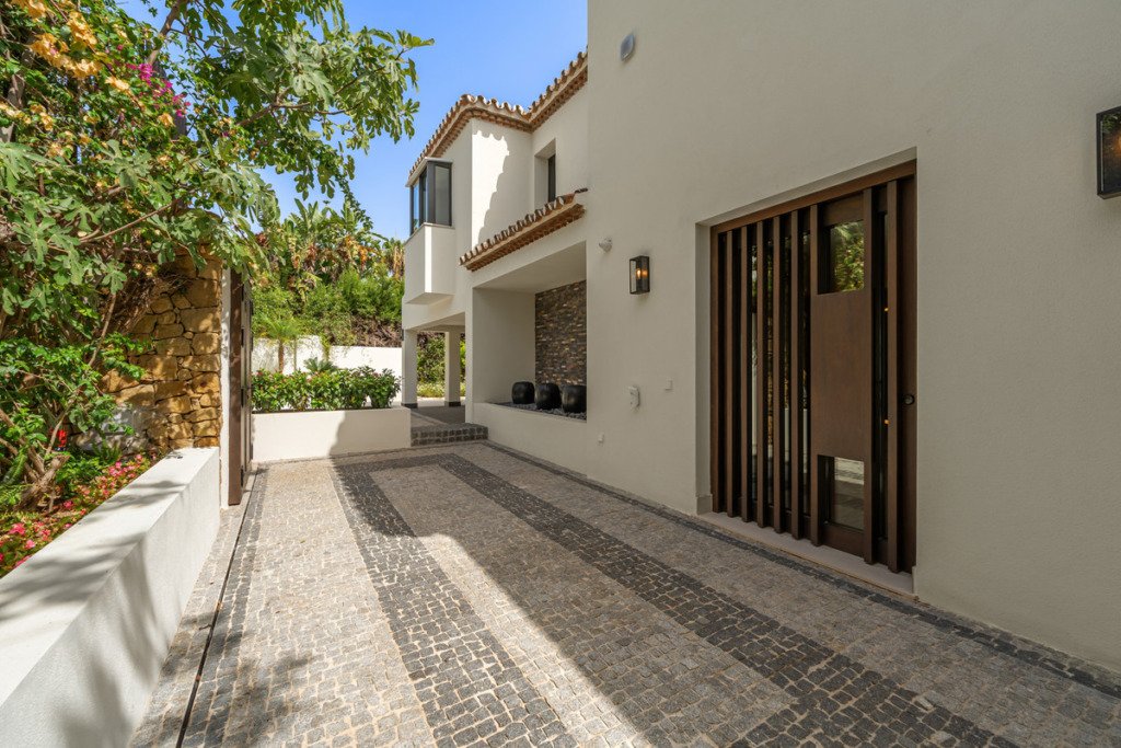 Detached Villa — The Golden Mile