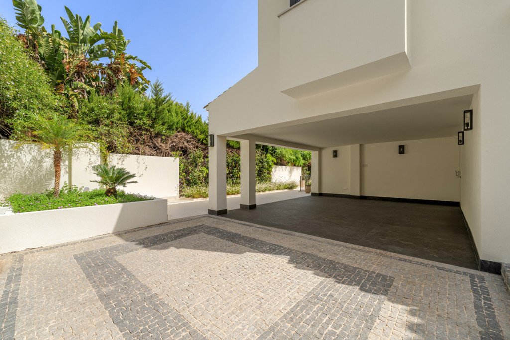 Detached Villa — The Golden Mile