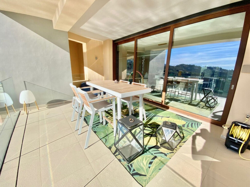 Middle Floor Apartment — Benahavís