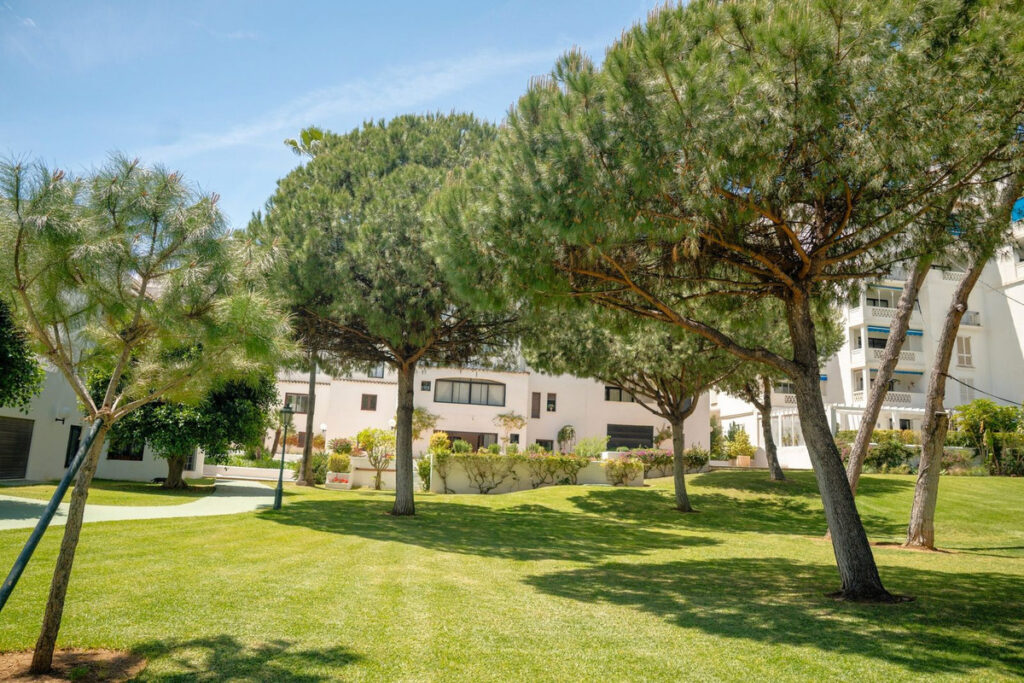 Middle Floor Apartment — Puerto Banús