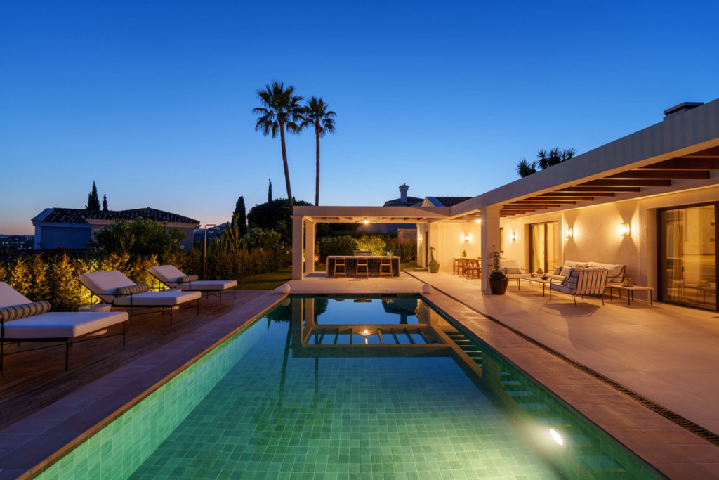 Villa – Chalet — Nueva Andalucía