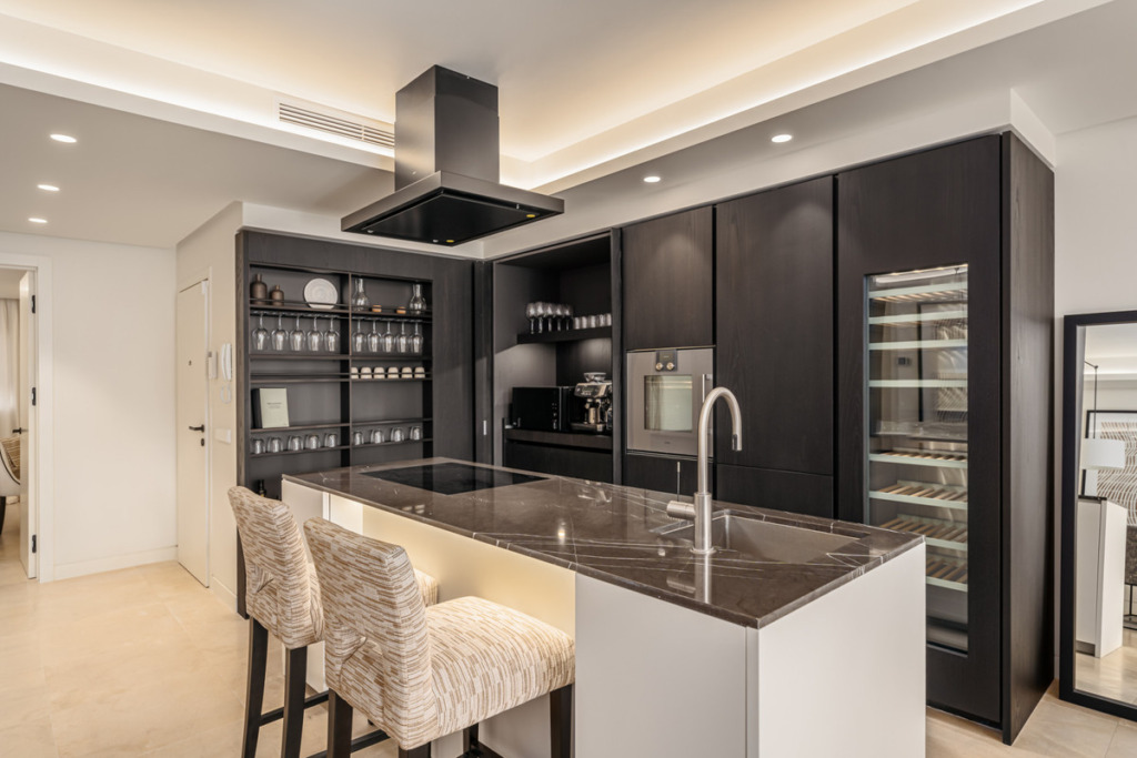 Middle Floor Apartment — The Golden Mile