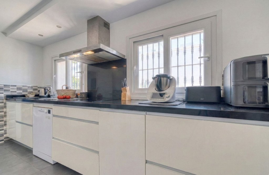 Villa – Chalet — Estepona