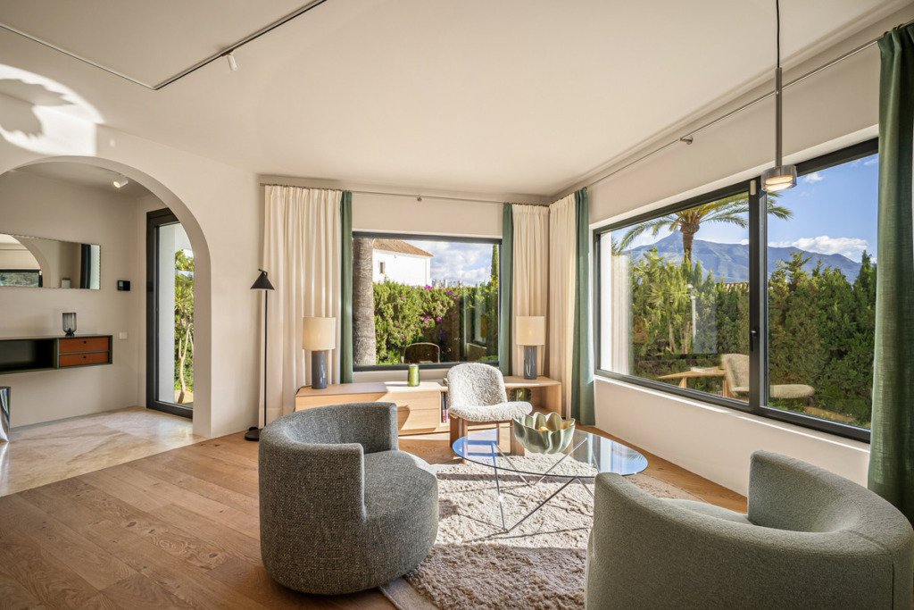 Detached Villa — Nueva Andalucía