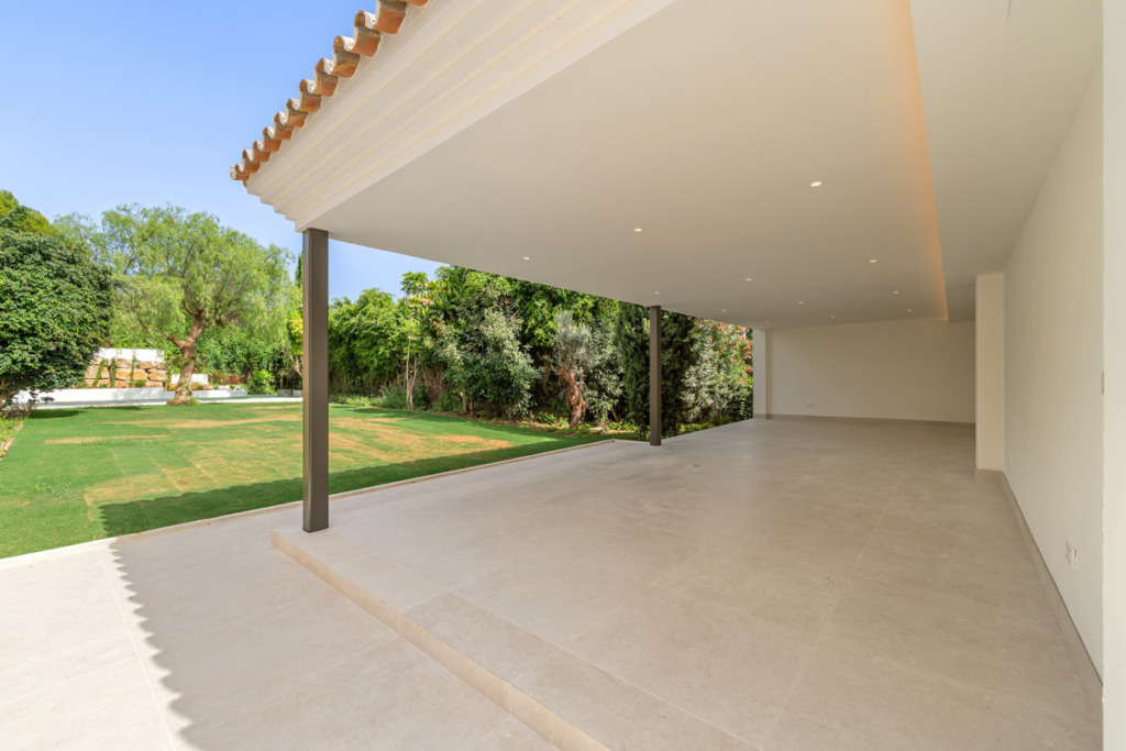 Detached Villa — The Golden Mile