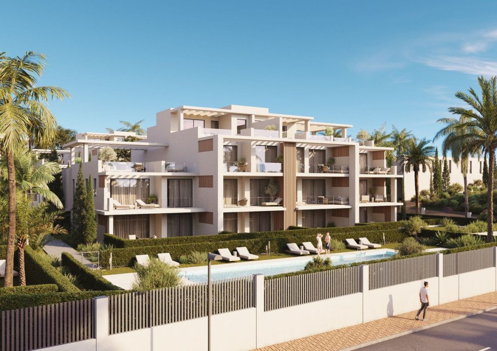 Апартамент средний этаж — Estepona