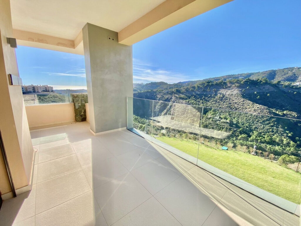 Middle Floor Apartment — Benahavís