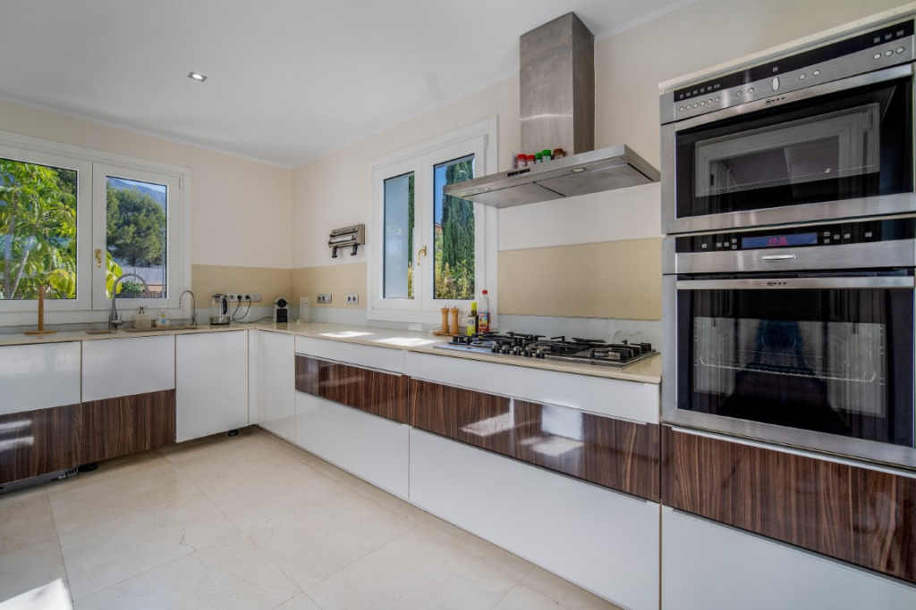Villa – Chalet — The Golden Mile