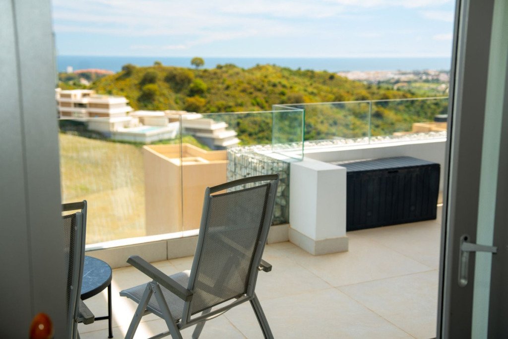 Middle Floor Apartment — Benahavís