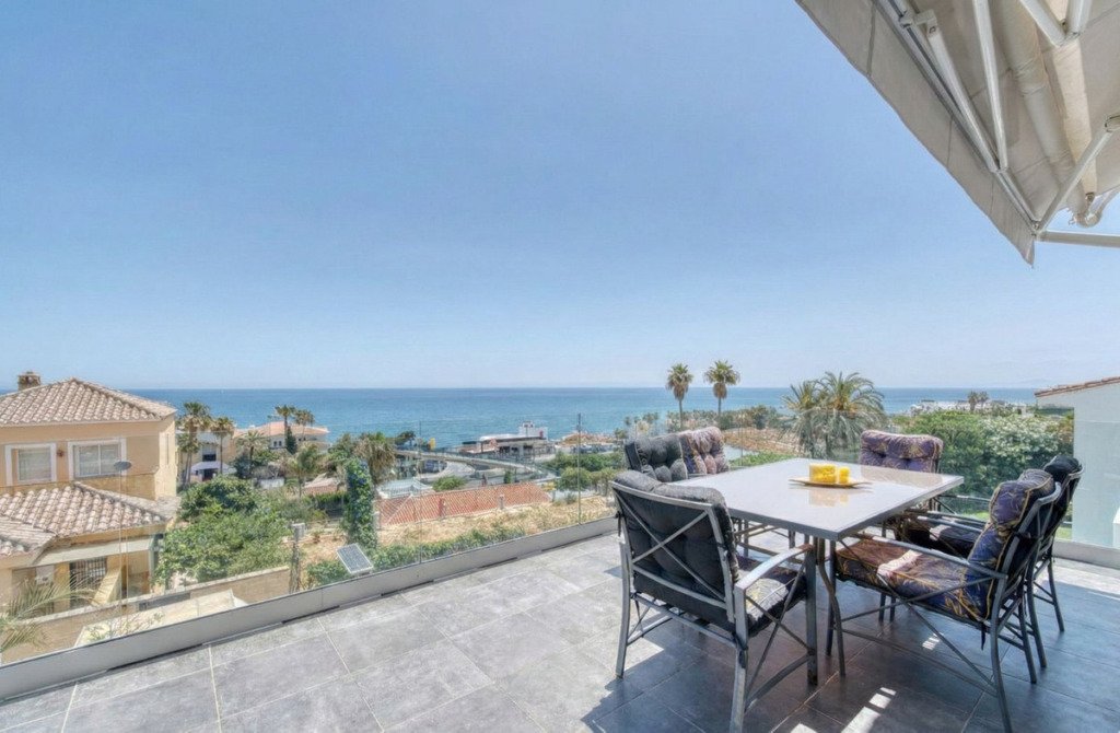 Villa – Chalet — Estepona