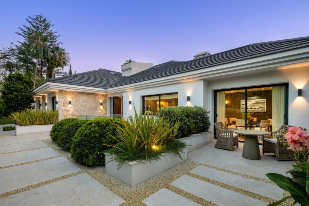 Villa – Chalet — Nueva Andalucía