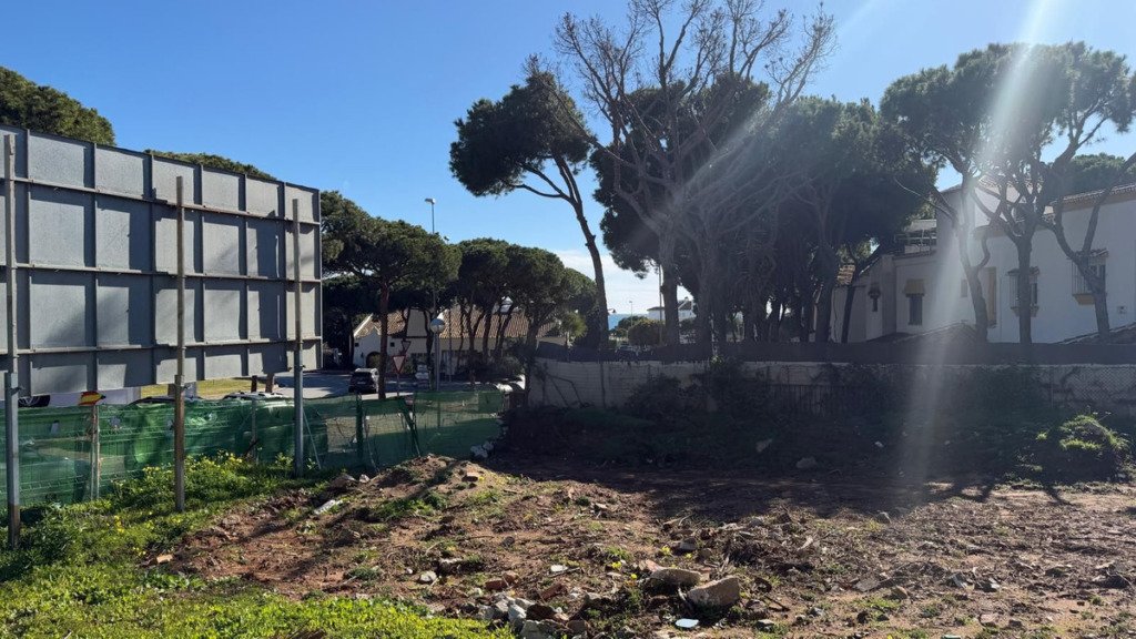 Terreno Comercial — Calahonda