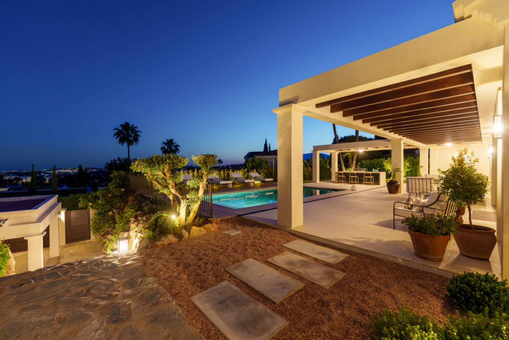 Villa – Chalet — Nueva Andalucía