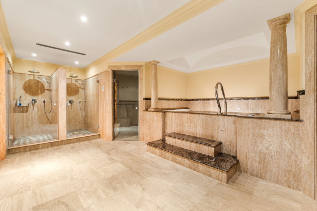 Villa – Chalet — Guadalmina Baja