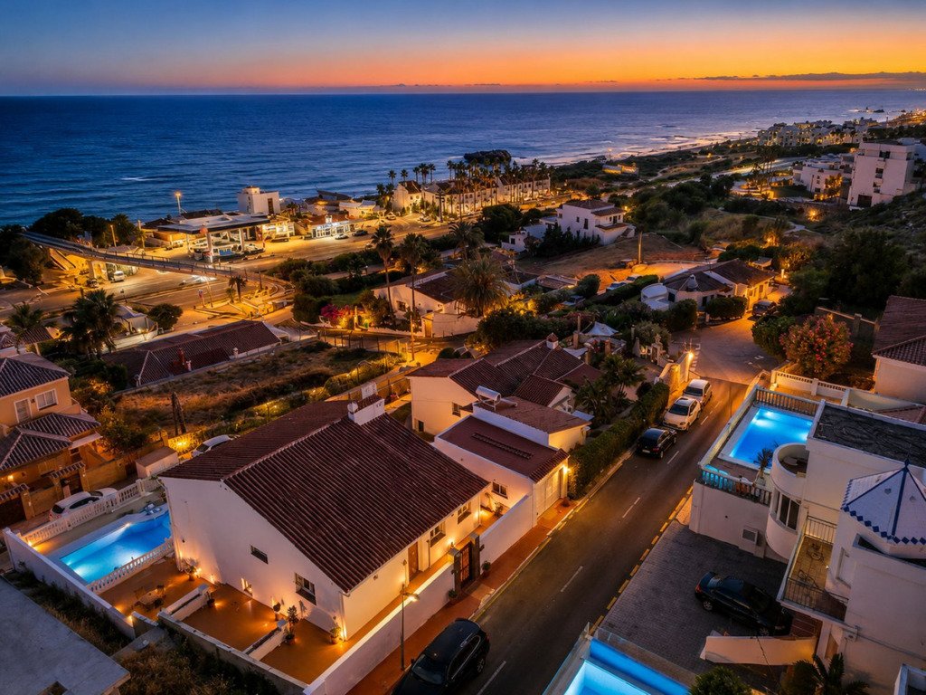 Villa – Chalet — Estepona