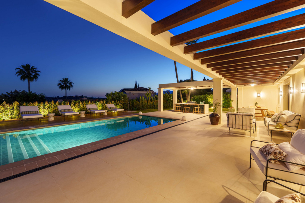 Villa – Chalet — Nueva Andalucía