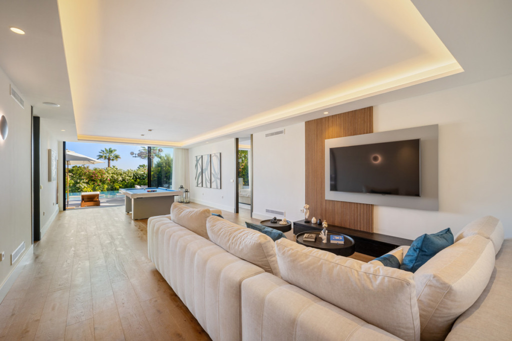 Villa – Chalet — Nueva Andalucía