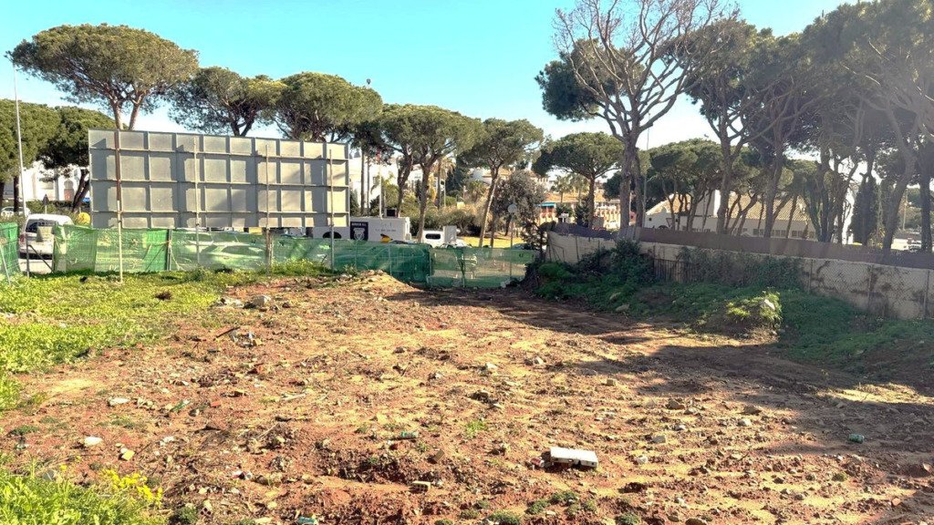 Terreno Comercial — Calahonda