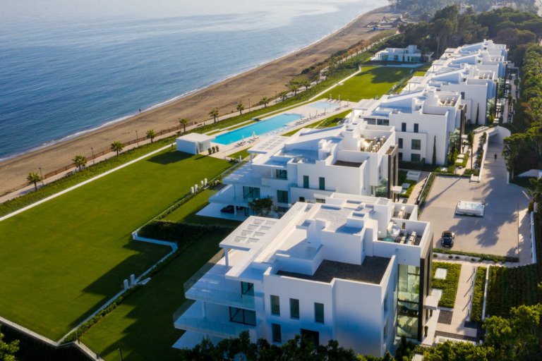 Middle Floor Apartment — Estepona