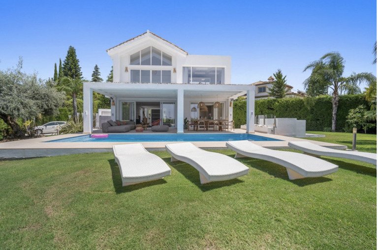 Detached Villa — El Paraiso