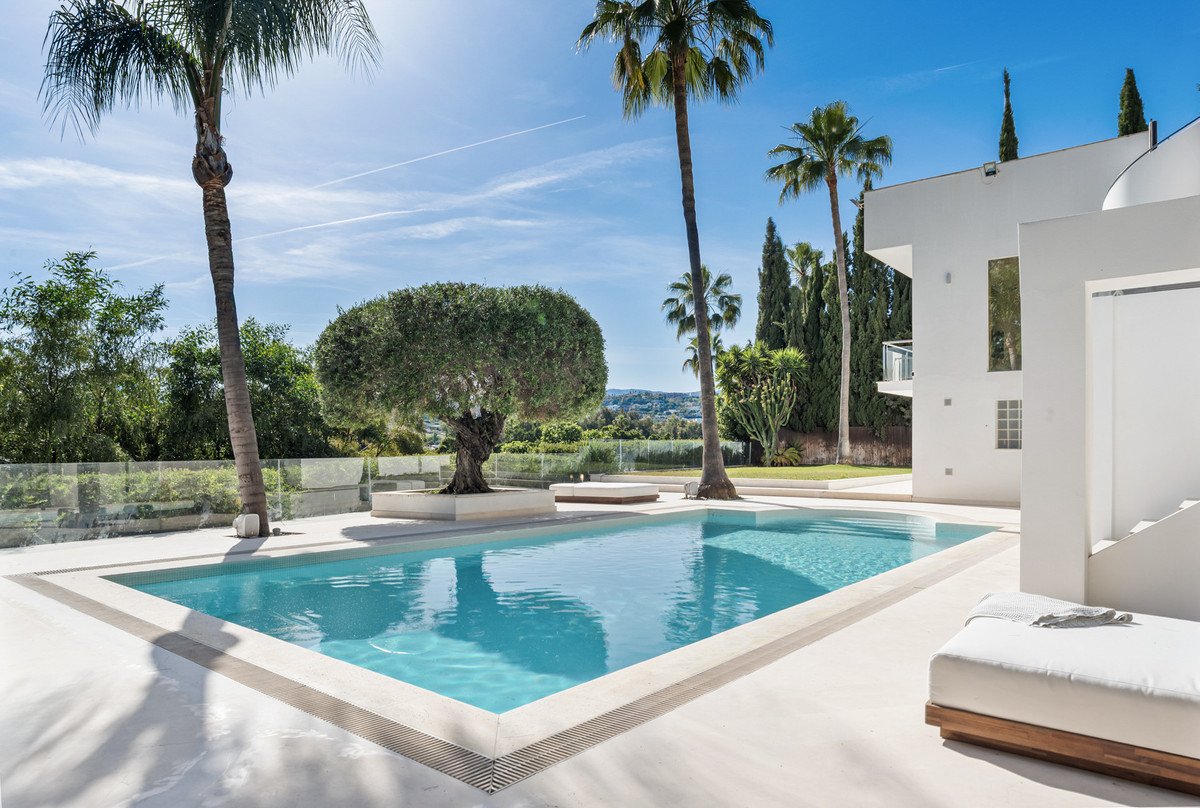 Villa – Chalet — Nueva Andalucía