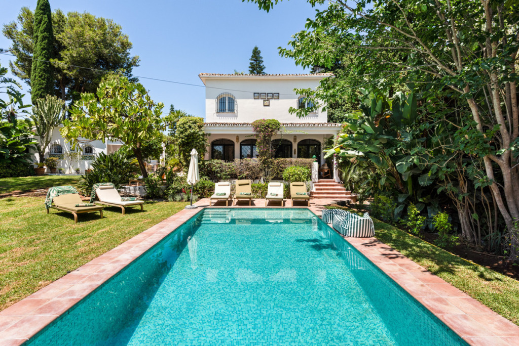 Detached Villa — Nueva Andalucía