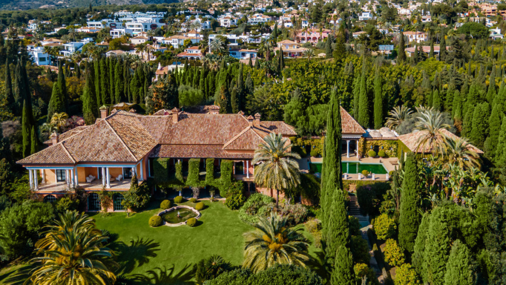 Villa – Chalet — The Golden Mile