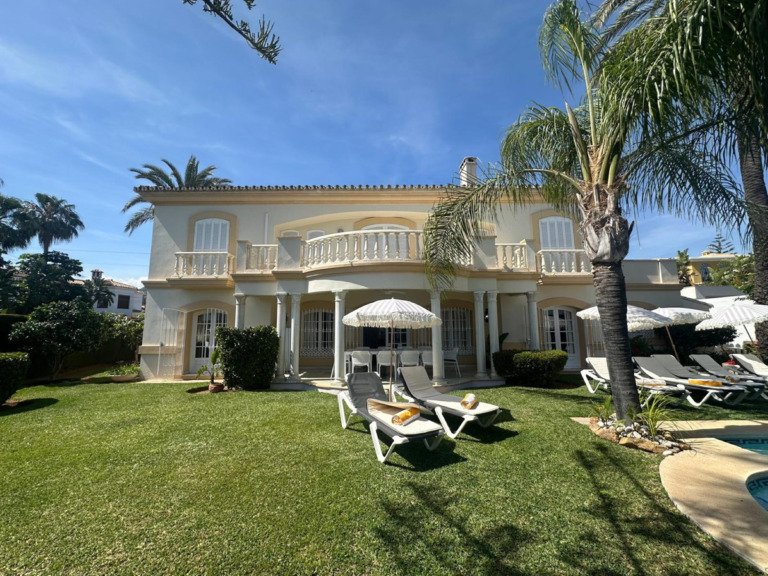 Detached Villa — Marbella