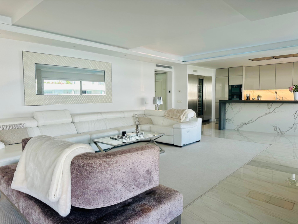 Middle Floor Apartment — Puerto Banús