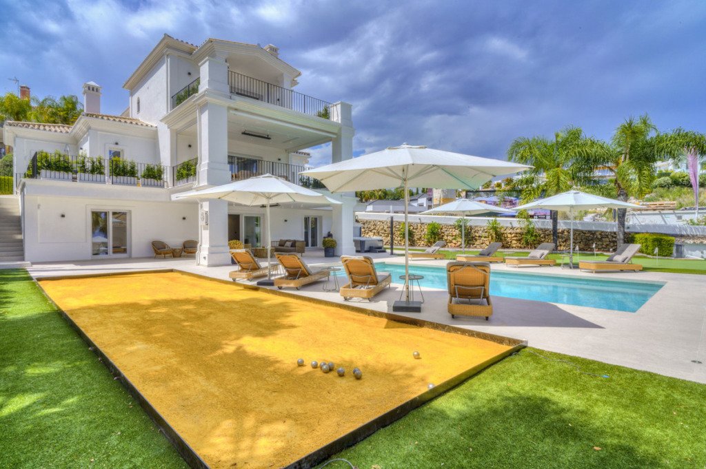 Detached Villa — Nueva Andalucía