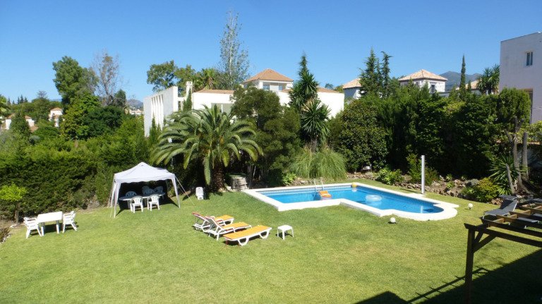Villa – Chalet — Nueva Andalucía