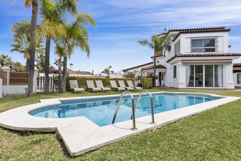 Detached Villa — Las Chapas