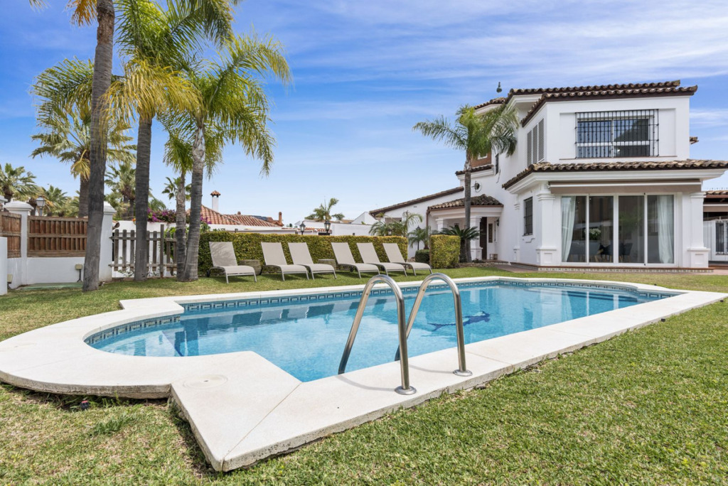Villa – Chalet — Las Chapas
