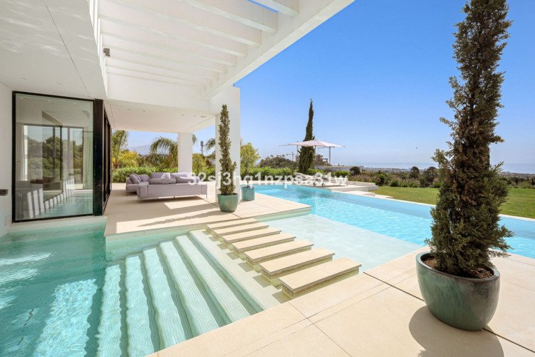 Detached Villa — Estepona