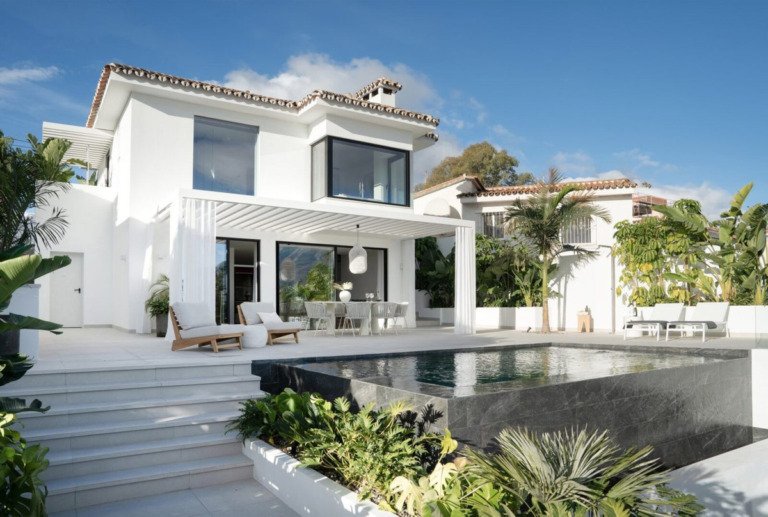 Detached Villa — Nueva Andalucía