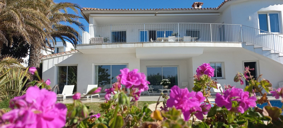 Detached Villa — El Chaparral