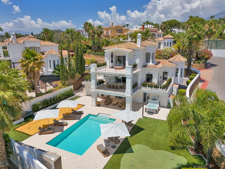 Detached Villa — Nueva Andalucía