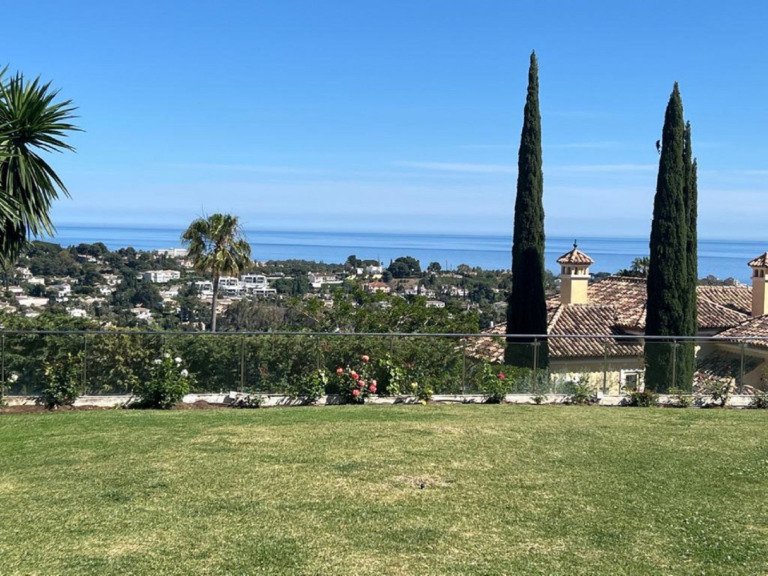 Detached Villa — El Paraiso