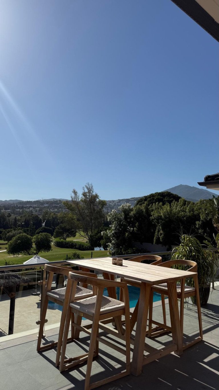 Detached Villa — Nueva Andalucía