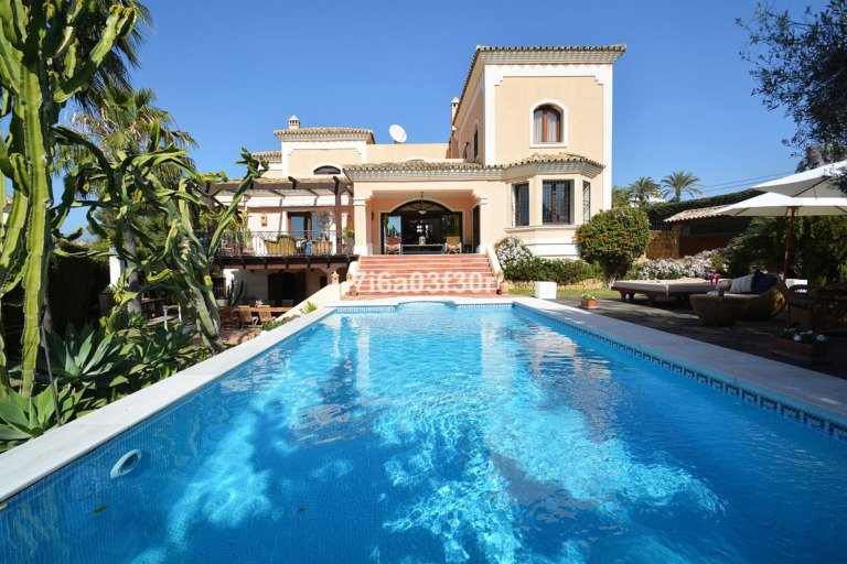 Villa – Nueva Andalucía