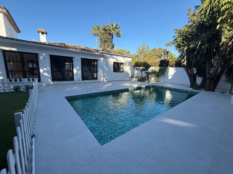 Detached Villa — El Paraiso