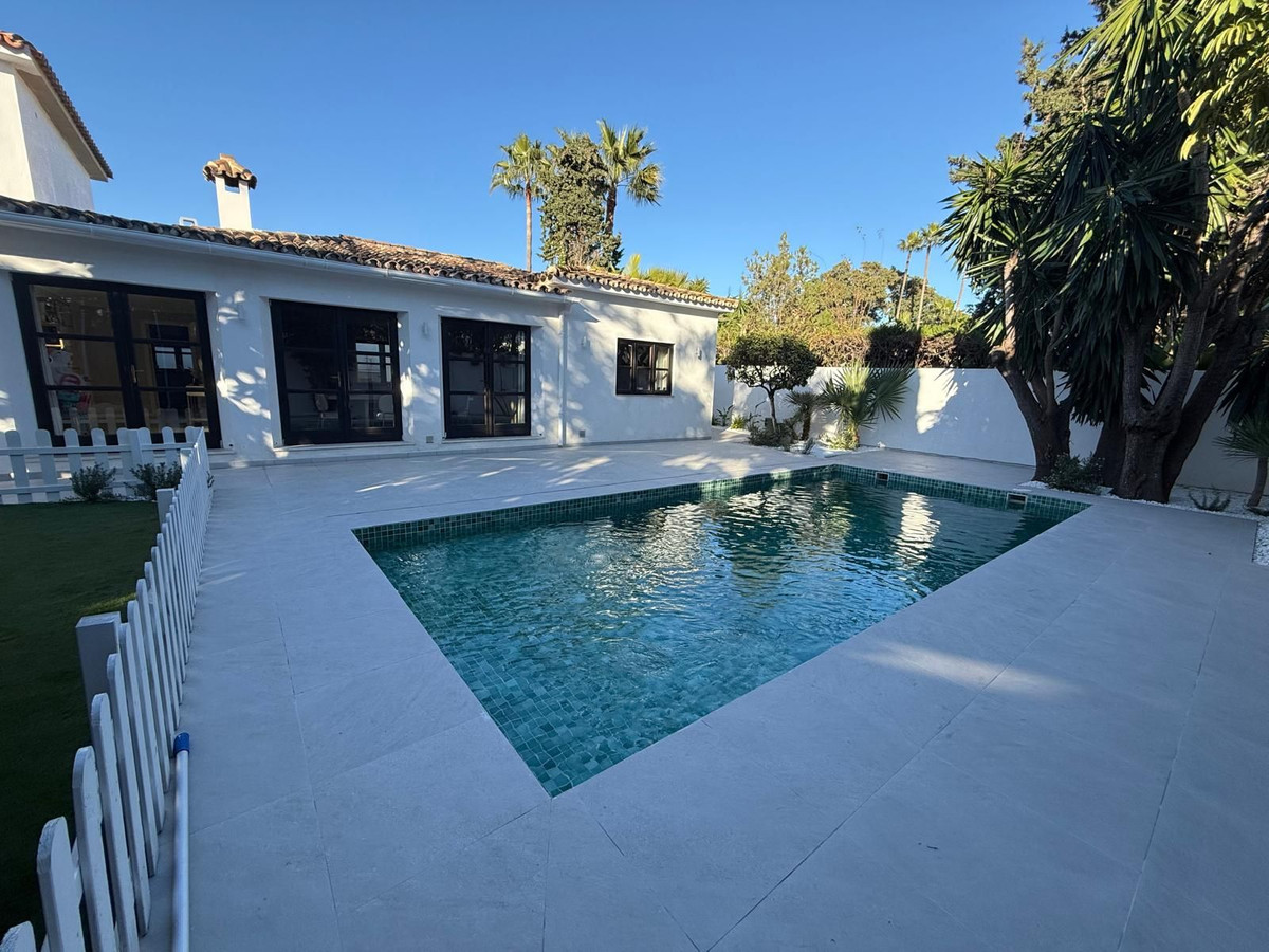 Villa – Chalet — El Paraiso