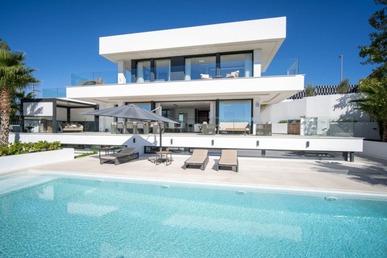 Detached Villa — Nueva Andalucía